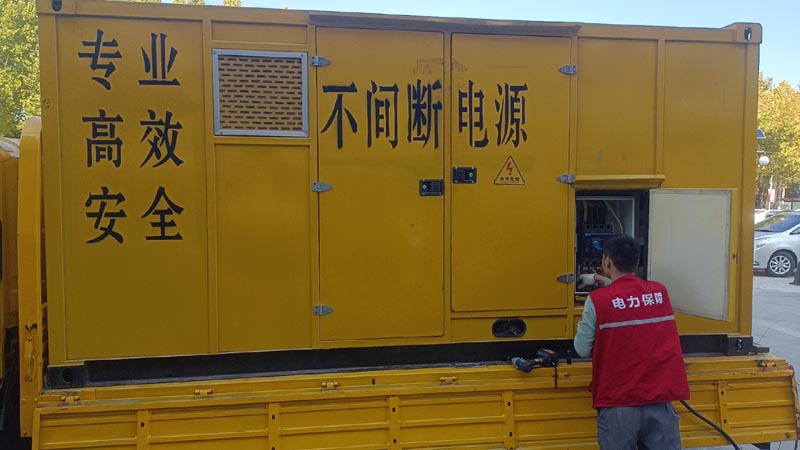 鄂托克前柴油发电机组和UPS电源配合使用时，如何避免切换过程中的电力中断？